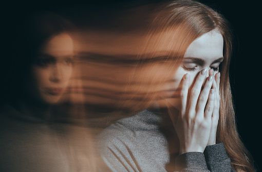Les femmes répondent, en général, mieux aux antipsychotiques mais sont également plus sujettes aux possibles effets secondaires (illustration).