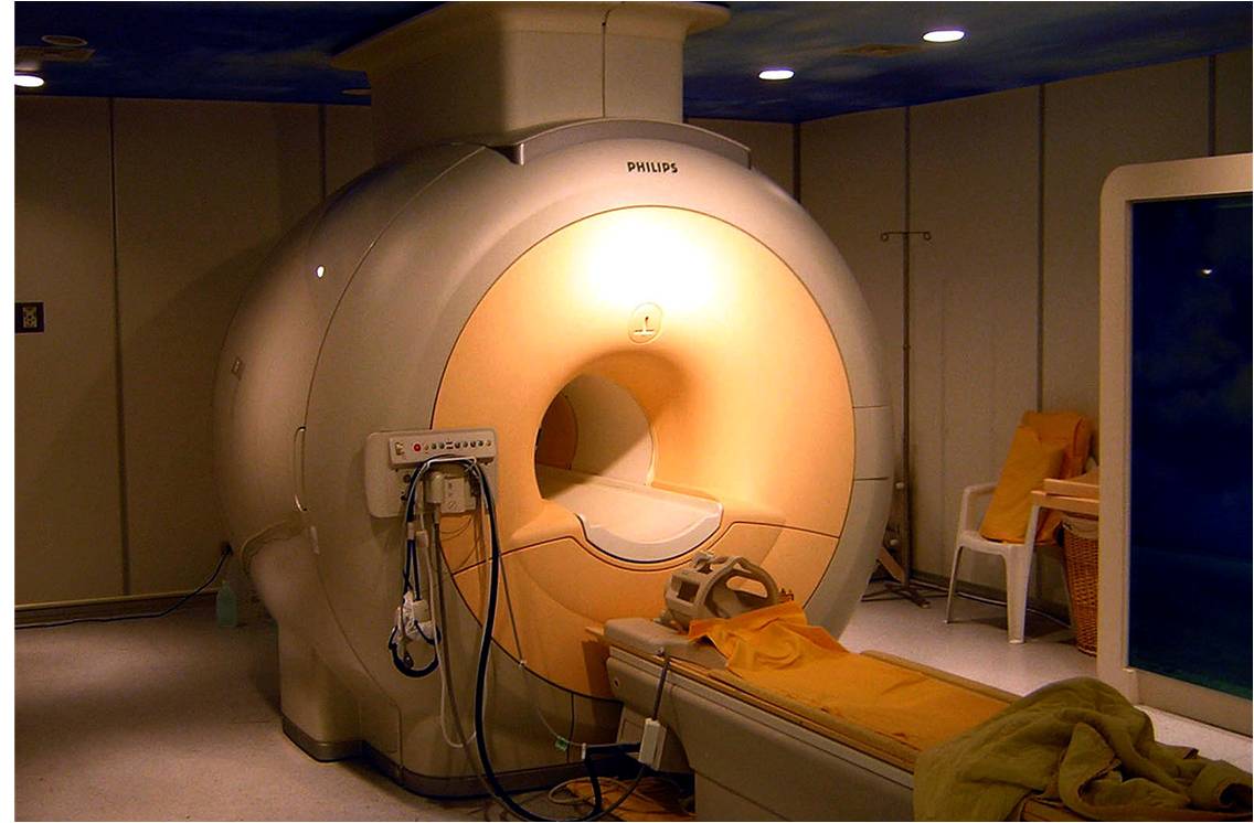 L'imagerie par résonance magnétique (IRM) est l'examen de référence pour explorer les tumeurs du système nerveux central (illustration @KasugaHuang sur Wikimedia).