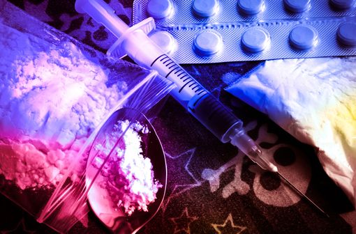 Le besoin médical en traitements de substitution aux opioïdes persiste dans l’indication liée aux difficultés de prise en charge médicale, sociale et psychologique des patients dépendants des opiacés (illustration).