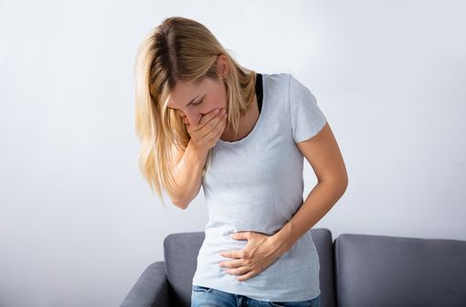 En raison de leur fréquence, les nausées et vomissements gravidiques risquent d’être banalisés par les professionnels de santé, l’environnement familial ou les femmes enceintes elles-mêmes (illustration).