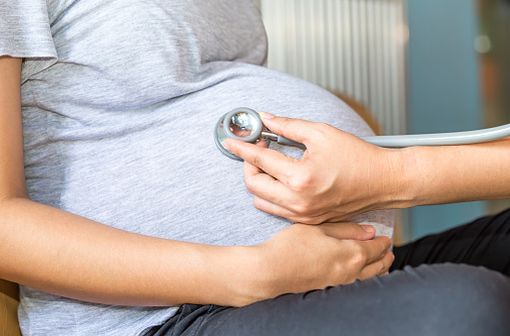 L'anti-ulcéreux CYTOTEC est utilisé en majorité dans des indications hors AMM en gynécologie et en obstétrique (illustration).