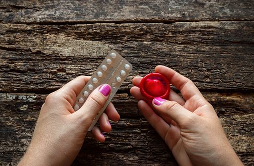 La HAS rappelle que le préservatif doit être associé à la pilule ou toute autre méthode contraceptive, pour protéger l'adolescente d'éventuelles IST (illustration). 