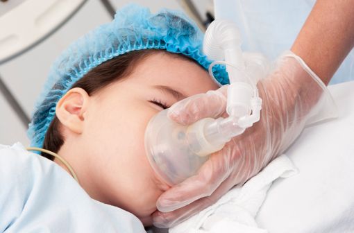La douleur de l’enfant a longtemps été insuffisamment prise en compte et traitée par les professionnels de santé (illustration).