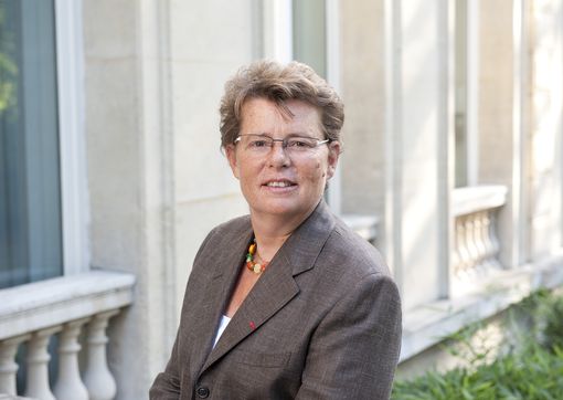 Isabelle Adenot est actuellement titulaire d’une officine parisienne.