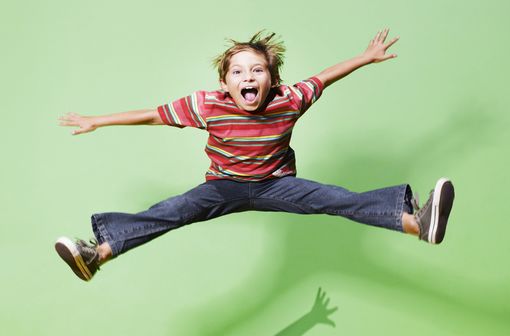 Les symptômes du TDAH se manifestent durant l’enfance dans 3 dimensions cliniques : l’attention, l’impulsivité et l’hyperactivité (illustration).