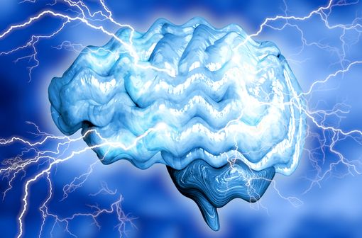 Les crises épileptiques consistent en un fonctionnement excessif et simultané des neurones, à l’origine de décharges électriques soudaines (illustration).