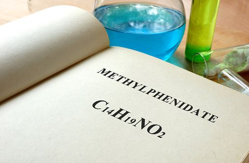 Le méthylphenidate est actuellement indiqué dans la prise en charge du TDAH de l'enfant et de la narcolepsie (illustration).