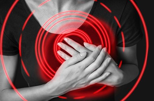 Le principal symptôme de l’angor est une douleur survenant derrière le sternum et apparaissant à l’effort ou lors d’une émotion (illustration).