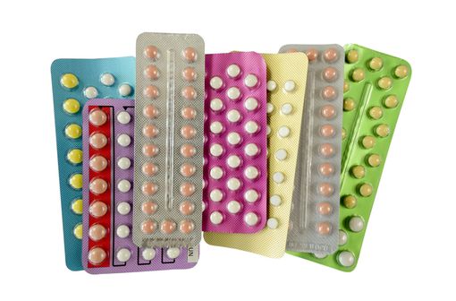 La décision de prescrire un contraceptif hormonal combiné (CHC) doit notamment tenir compte des facteurs de risque thromboembolie veineuse (TEV) de la femme, ainsi que du risque de TEV propre au CHC prescrit (illustration).
